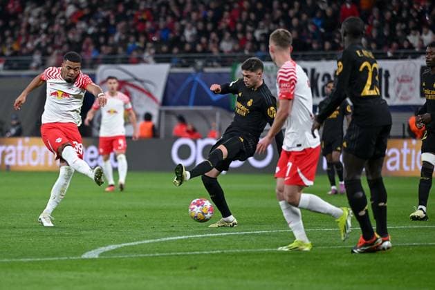 13 02 2024, Football, UCL, UEFA Champions League, Round of 16, Season 2023 2024, RB Leipzig Real Madrid, Benjamin Henrichs RB Leipzig with a shot on goal xRHR PHOTO TKx Copyright: TeresaxKroeger RHR-FOTOx RHR-FOTO TK