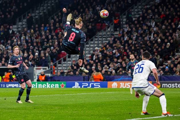 Sport Themen der Woche KW07 Sport Bilder des Tages FC Copenhagen v Manchester City Champions League 13 02 2024. Erling Haaland (9) of Manchester City shoots towards the goal during the Champions League match between FC Copenhagen and Manchester City at Parken Stadium, Copenhagen, Denmark on 13 February 2024. Editorial use only , Copyright: xNigelxKeenex PSI-19018-0029