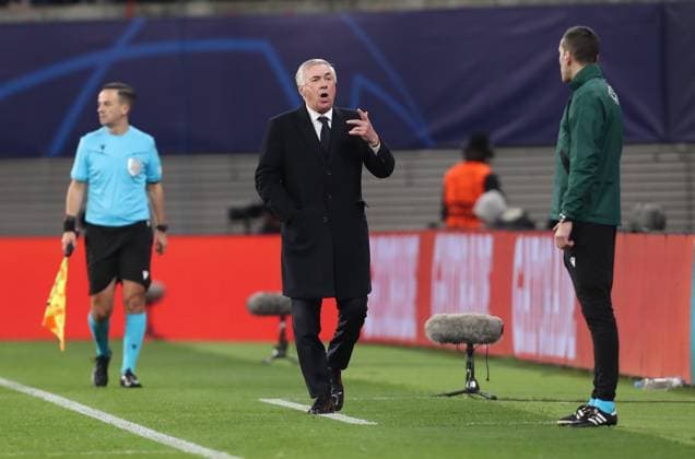 13 02 2024, xtgx, football UEFA Champions League 1 8 final, RB Leipzig Real Madrid emspor, v l coach Carlo Ancelotti Real Madrid gives instructions, gesticulates, gesticulate with arms gives instructions, gesticulate DFL DFB REGULATIONS PROHIBIT ANY USE OF PHOTOGRAPHS as IMAGE SEQUENCES and or QUASI VIDEO Leipzig