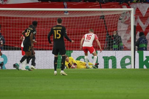 13 02 2024, xgox, Football UEFA Champions League 1 8 Final, RB Leipzig Real Madrid emspor, v l Peter Gulasci Leipzig, 1 Parade, haelt den Ball, faengt den Ball, pariert DFL DFB REGULATIONS PROHIBIT ANY USE OF PHOTOGRAPHS as IMAGE SEQUENCES and or QUASI VIDEO Leipzig