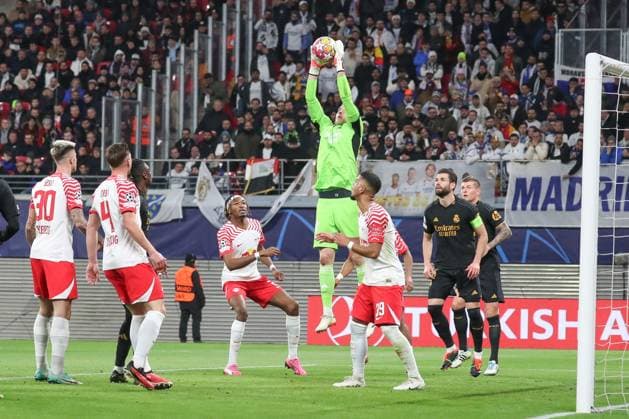 13 02 2024, xgox, Football UEFA Champions League 1 8 Final, RB Leipzig Real Madrid emspor, v l Andriy Lunin Real Madrid, 13 Parade, haelt den Ball, faengt den Ball, pariert DFL DFB REGULATIONS PROHIBIT ANY USE OF PHOTOGRAPHS as IMAGE SEQUENCES and or QUASI VIDEO Leipzig