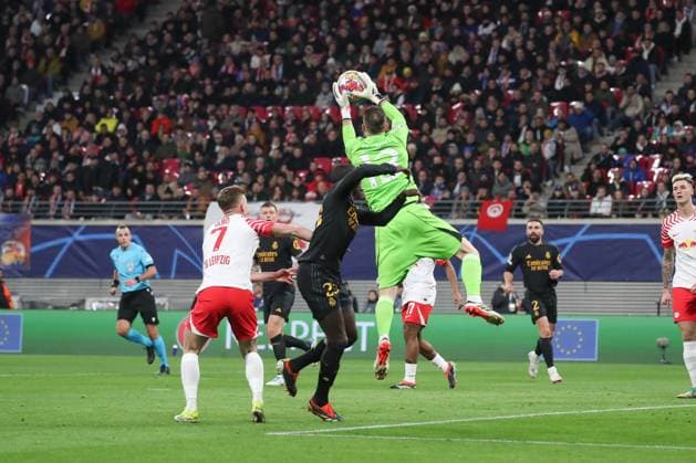 13 02 2024, xgox, Football UEFA Champions League 1 8 Final, RB Leipzig Real Madrid emspor, v l Andriy Lunin Real Madrid, 13 Parade, haelt den Ball, faengt den Ball, pariert DFL DFB REGULATIONS PROHIBIT ANY USE OF PHOTOGRAPHS as IMAGE SEQUENCES and or QUASI VIDEO Leipzig