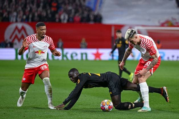 13 02 2024, Football, UCL, UEFA Champions League, Round of 16, Season 2023 2024, RB Leipzig Real Madrid, Ferland Mendy Real Madrid , Benjamin Sesko RB Leipzig xRHR PHOTO TKx Copyright: TeresaxKroeger RHR-FOTOx RHR-FOTO TK