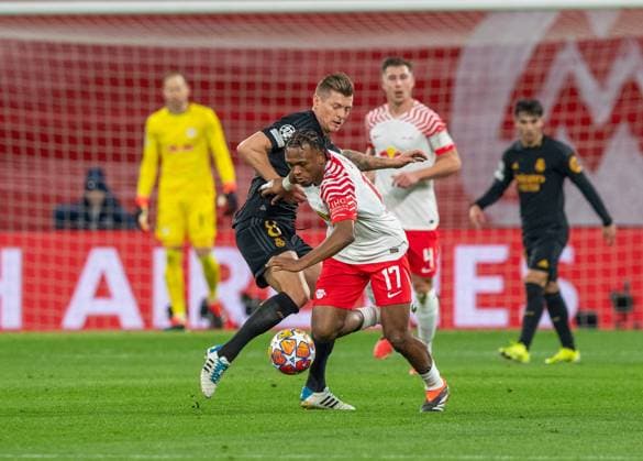 Football, Men, Season 2023 2024, UEFA Champions League Round of 16, First leg , RB Leipzig Real Madrid, v l Toni Kroos Real Madrid , Lois Openda RB Leipzig , 13 02 2024, Copyright: xSebastianxRäppold MatthiasxKochx