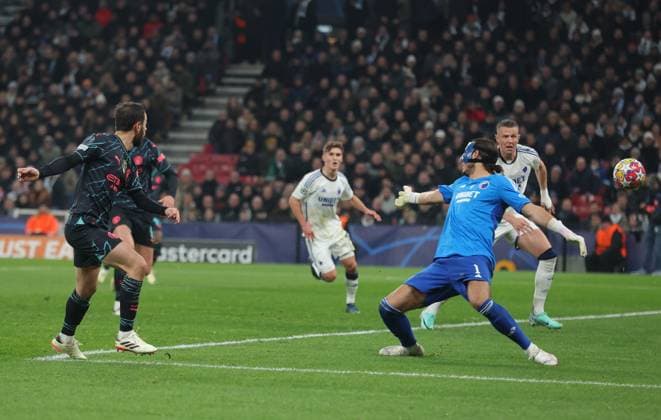Copenhagen, Denmark, 13th February 2024. Bernardo Silva of Manchester City scores to make it 2-1 during the UEFA Champions League match at Telia Parken, Copenhagen. Picture credit should read: Paul Terry Sportimage EDITORIAL USE ONLY. No use with unauthorised audio, video, data, fixture lists, club league logos or live services. Online in-match use limited to 120 images, no video emulation. No use in betting, games or single club league player publications. SPI-2935-0026