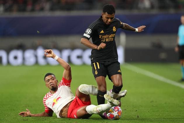 13 02 2024, xtgx, Football UEFA Champions League 1 8 Final, RB Leipzig Real Madrid emspor, v l Benjamin Henrichs RB Leipzig , Rodrygo Real Madrid DFL DFB REGULATIONS PROHIBIT ANY USE OF PHOTOGRAPHS as IMAGE SEQUENCES and or QUASI VIDEO Leipzig