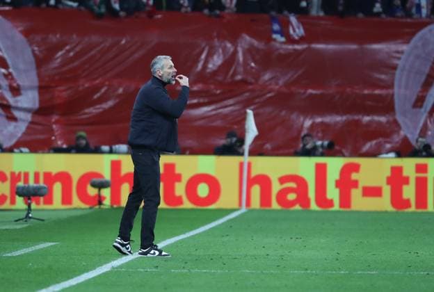 13 02 2024, xgox, football UEFA Champions League 1 8 final, RB Leipzig Real Madrid emspor, v l coach Marco Rose RB Leipzig gives instructions, gesticulates, gesticulate with arms gives instructions, gesticulate DFL DFB REGULATIONS PROHIBIT ANY USE OF PHOTOGRAPHS as IMAGE SEQUENCES and or QUASI VIDEO Leipzig