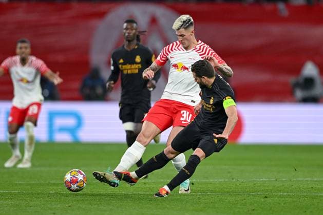 13 02 2024, Football, UCL, UEFA Champions League, Round of 16, Season 2023 2024, RB Leipzig Real Madrid, Benjamin Sesko RB Leipzig , Nacho Real Madrid xRHR PHOTO TKx Copyright: TeresaxKroeger RHR-FOTOx RHR-FOTO TK