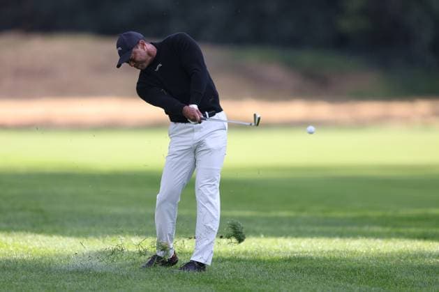February 13, 2024, Pacific Palisades, California, USA: TIGER WOODS plays a shot from the rough on the 11th hole during a Tuesday practice round of the The Genesis Invitational in Pacific Palisades, California Pacific Palisades USA - ZUMAt158 20240213_zsp_t158_006 Copyright: xBrentonxTsex