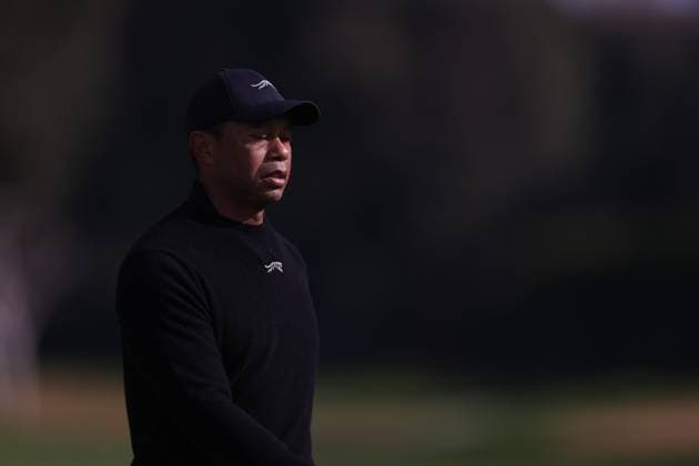 February 13, 2024, Pacific Palisades, California, USA: TIGER WOODS, walks across the 12th green during a Tuesday practice round of the The Genesis Invitational in Pacific Palisades, California Pacific Palisades USA - ZUMAt158 20240213_zsp_t158_008 Copyright: xBrentonxTsex