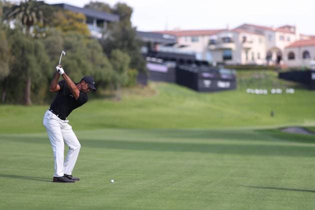 February 13, 2024, Pacific Palisades, California, USA: TIGER WOODS plays a shot from the fairway on the 18th hole during a Tuesday practice round of the The Genesis Invitational in Pacific Palisades, California Pacific Palisades USA - ZUMAt158 20240213_zsp_t158_027 Copyright: xBrentonxTsex