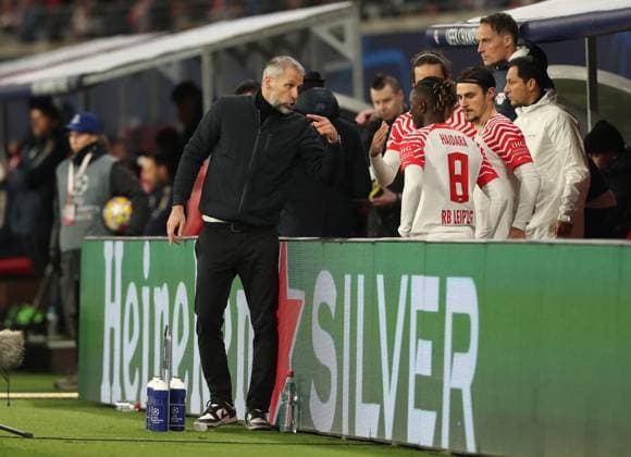 13 02 2024, xtgx, Football UEFA Champions League 1 8 Final, RB Leipzig Real Madrid emspor, v l Coach Marco Rose RB Leipzig gives instructions to , Yussuf Poulsen RB Leipzig , Amadou Haidara RB Leipzig , Eljif Elmas RB Leipzig substitution DFL DFB REGULATIONS PROHIBIT ANY USE OF PHOTOGRAPHS as IMAGE SEQUENCES and or QUASI VIDEO Leipzig