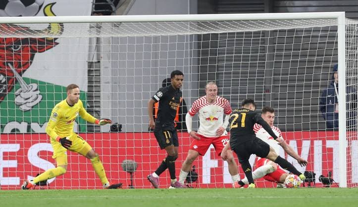 13 02 2024, xtgx, Football UEFA Champions League 1 8 Final, RB Leipzig Real Madrid emspor, v l Peter Gulacsi RB Leipzig , Rodrygo Real Madrid , Xaver Schlager RB Leipzig , Brahim Diaz Real Madrid , Willi Orban RB Leipzig torchance DFL DFB REGULATIONS PROHIBIT ANY USE OF PHOTOGRAPHS as IMAGE SEQUENCES and or QUASI VIDEO Leipzig