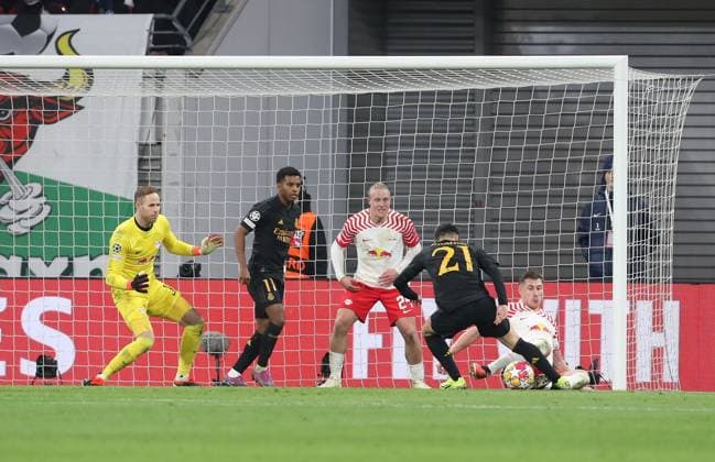 13 02 2024, xtgx, Football UEFA Champions League 1 8 Final, RB Leipzig Real Madrid emspor, v l Peter Gulacsi RB Leipzig , Rodrygo Real Madrid , Xaver Schlager RB Leipzig , Brahim Diaz Real Madrid , Willi Orban RB Leipzig torchance DFL DFB REGULATIONS PROHIBIT ANY USE OF PHOTOGRAPHS as IMAGE SEQUENCES and or QUASI VIDEO Leipzig