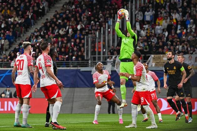 NIEMCY, LIPSK 13.02.2024 PILKA NOZNA 1 8 FINALU LIGA MISTRZOW UEFA 2023 2024 RB LIPSK - REAL MADRYT NZ BENJAMIN SESKO WILLI ORBAN ANDRIY LUNIN NACHO FERNANDEZ FOT. PIOTR HOMEL NEWSPIX.PL GERMANY, LEIPZIG 13.02.2024 FOOTBALL UEFA CHAMPIONS LEAGUE 1 8 FINAL 2023 2024 RB LEIPZIG - REAL MADRID OP BENJAMIN SESKO WILLI ORBAN ANDRIY LUNIN NACHO FERNANDEZ FOT. PIOTR HOMEL NEWSPIX.PL --- Newspix.pl POLAND OUT!  PH130224_010