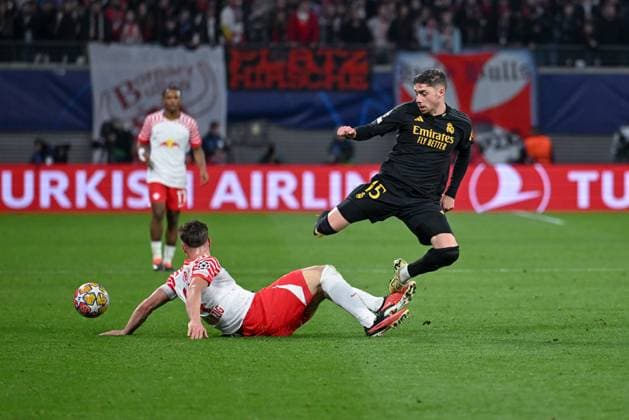13 02 2024, Football, UCL, UEFA Champions League, Round of 16, Season 2023 2024, RB Leipzig Real Madrid, Willi Orban RB Leipzig , Federico Valverde Real Madrid Leipzig Red Bull Arena Saxony Germany xRHR PHOTO TKx Copyright: TeresaxKroeger RHR-FOTOx RHR-FOTO TK