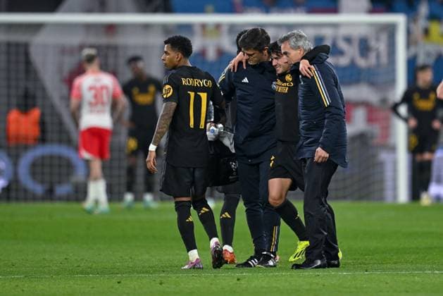 13 02 2024, Football, UCL, UEFA Champions League, Round of 16, Season 2023 2024, RB Leipzig Real Madrid, Brahim Diaz Real Madrid must leave the pitch injured xRHR PHOTO TKx Copyright: TeresaxKroeger RHR-FOTOx RHR-FOTO TK