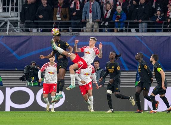 Football, Men, Season 2023 2024, UEFA Champions League Round of 16, First leg , RB Leipzig Real Madrid, v l Aurelien Tchouameni Real , Benjamin Sesko RB , 13 02 2024, Copyright: xSebastianxRäppold MatthiasxKochx
