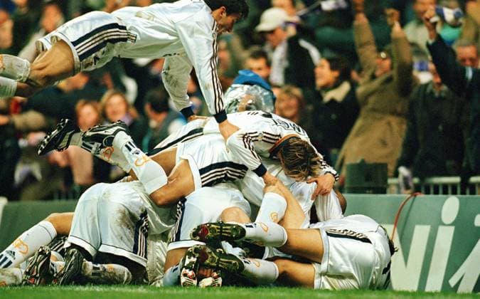 Onderwerp Subject: Real Madrid Club Team Country: Real Madrid Seizoen Season: 1997 1998 FOTO PHOTO: Real Madrid celebrates goal MADRID ESP Content not available for redistribution in The Netherlands directly or indirectly through any third parties. Copyright: xBSRxAgencyx 972225079