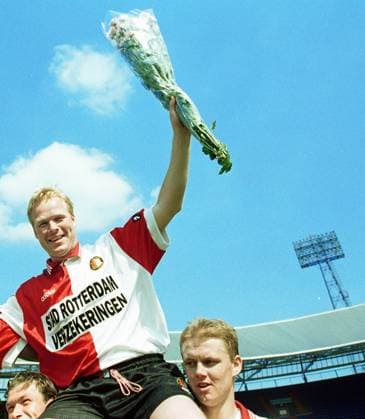 Onderwerp Subject: Feyenoord - Heerenveen Eredivisie Seizoen Season: 1996 1997 FOTO PHOTO: Feyenoord s Ronald KOEMAN on the shoulders after his last official match of his career ROTTERDAM NLD Content not available for redistribution in The Netherlands directly or indirectly through any third parties. Copyright: xBSRxAgencyx 972223357