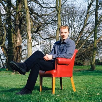 Onderwerp Subject: Arsenal Dennis BERGKAMP Reklame: Club Team Country: Arsenal Seizoen Season: 1999 2000 FOTO PHOTO: Arsenal s Dennis BERGKAMP LONDON ENGLAND Content not available for redistribution in The Netherlands directly or indirectly through any third parties. Copyright: xBSRxAgencyx 992210441