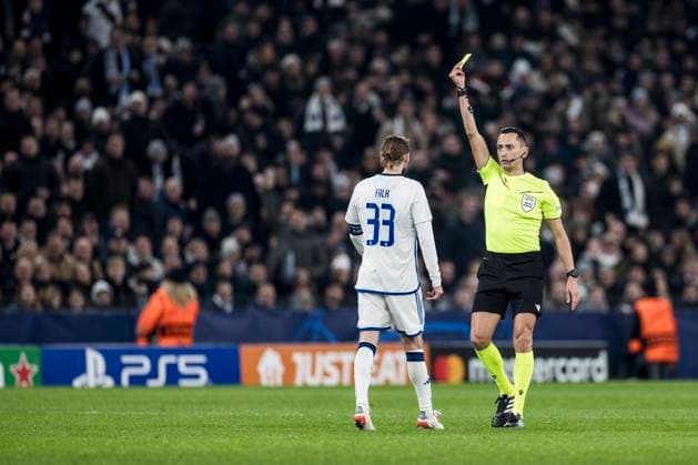 FC Copenhagen v Manchester City, UEFA Champions League football, Copenhagen, Denmark Copenhagen, Denmark. 13th, February 2024. Referee Jose Sanchez books Rasmus Falk (33) of FC Copenhagen during UEFA Champions League match between FC Copenhagen and Manchester City at Parken in Copenhagen. Copenhagen Denmark  Copyright: xGonzalesxPhoto LassexLagonix