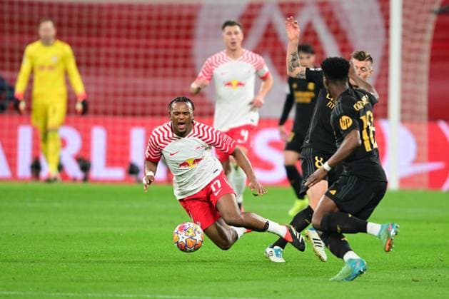 Lois Openda falls to the ground after a fight during UEFA Champions league match, RB Leipzig - Real Madrid, 13. february 2024 Leipzig Germany Copyright: xx FAJ_7621