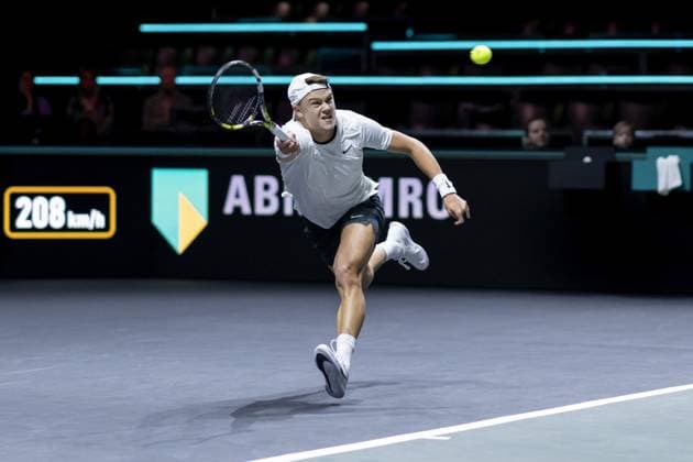 ROTTERDAM - Holger Rune (DEN) in action against Roman Safiullin (RUS) on the third day of the ABN AMRO Open tennis tournament in Ahoy. ANP SANDER KONING Third day 2024 xVIxANPxSportx xxANPxIVx 491103563 originalFilename: 491103563.jpg