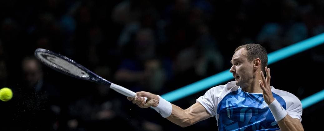 ROTTERDAM - Roman Safiullin (RUS) in action against Holger Rune (DEN) on the third day of the ABN AMRO Open tennis tournament in Ahoy. ANP SANDER KONING Third day 2024 xVIxANPxSportx xxANPxIVx 491104562 originalFilename: 491104562.jpg