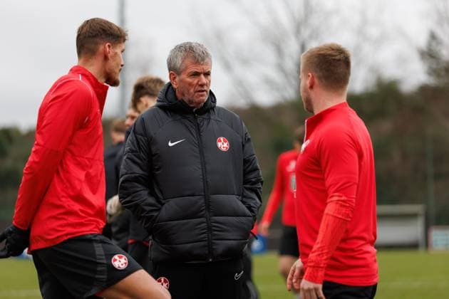 Friedhelm Funkel Coach 1 FC Kaiserslautern with Kevin Kraus 1 FC Kaiserslautern and Jean Zimmer 1 FC Kaiserslautern , Training, 1 FC Kaiserslautern , Football, 2 Bundesliga, Season 2023 2024, 14 02 2024 Friedhelm Funkel Coach 1 FC Kaiserslautern , Training, 1 FC Kaiserslautern , Football, 2 Bundesliga, Season 2023 2024, 14 02 2024 Kaiserslautern Copyright: xEibner-Pressefoto AlexanderxNeisx EP_ANS