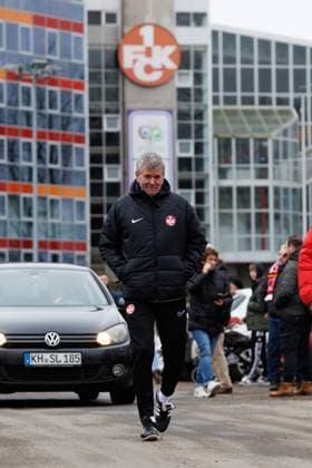 Friedhelm Funkel Coach 1 FC Kaiserslautern , Training, 1 FC Kaiserslautern , Football, 2 Bundesliga, Season 2023 2024, 14 02 2024 Friedhelm Funkel Coach 1 FC Kaiserslautern , Training, 1 FC Kaiserslautern , Football, 2 Bundesliga, Season 2023 2024, 14 02 2024 Kaiserslautern Copyright: xEibner-Pressefoto AlexanderxNeisx EP_ANS
