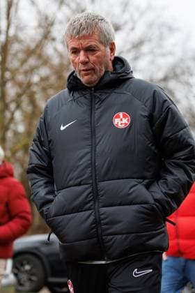 Friedhelm Funkel Coach 1 FC Kaiserslautern , Training, 1 FC Kaiserslautern , Football, 2 Bundesliga, Season 2023 2024, 14 02 2024 Friedhelm Funkel Coach 1 FC Kaiserslautern , Training, 1 FC Kaiserslautern , Football, 2 Bundesliga, Season 2023 2024, 14 02 2024 Kaiserslautern Copyright: xEibner-Pressefoto AlexanderxNeisx EP_ANS