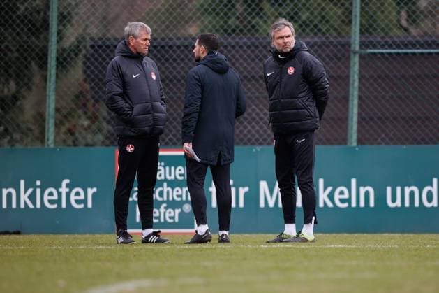 Friedhelm Funkel coach 1 FC Kaiserslautern with Matthias Lust co-coach 1 FC Kaiserslautern right, training, 1 FC Kaiserslautern , football, 2 Bundesliga, season 2023 2024, 14 02 2024 Friedhelm Funkel coach 1 FC Kaiserslautern , training, 1 FC Kaiserslautern , football, 2 Bundesliga, season 2023 2024, 14 02 2024 Kaiserslautern Copyright: xEibner-Pressefoto AlexanderxNeisx EP_ANS