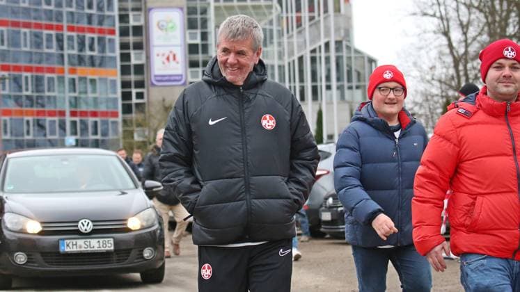 14 02 2024, xmohx, Fußball 2 Bundesliga, 1 FC Kaiserslautern Training emspor, v l The new coach Friedhelm Funkel Kaiserslautern at the first official training DFL DFB REGULATIONS PROHIBIT ANY USE OF PHOTOGRAPHS as IMAGE SEQUENCES and or QUASI VIDEO Kaiserslautern