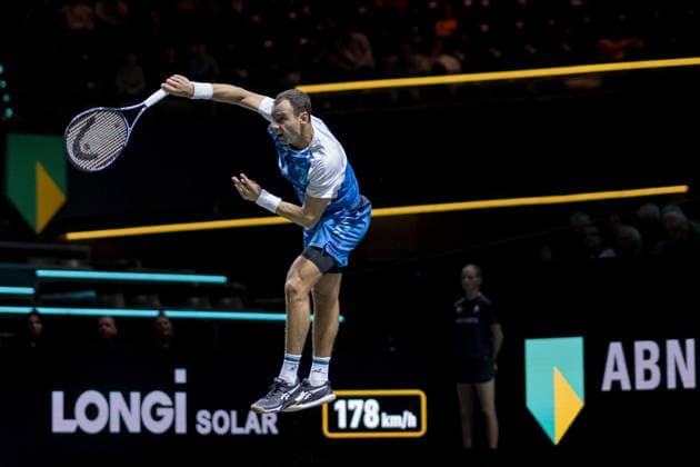 1ROTTERDAM - Roman Safiullin (RUS) in action against Holger Rune (DEN) on the third day of the ABN AMRO Open tennis tournament in Ahoy. ANP SANDER KONING Third day 2024 xVIxANPxSportx xxANPxIVx 491108166 originalFilename: 491108166.jpg