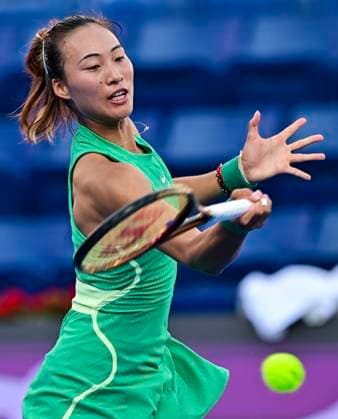 Qatar TotalEnergies Open - Day 4 Qinwen Zheng of China is in action during her third-round match against Leylah Fernandez of Canada at the WTA, Tennis Damen 1000-Qatar TotalEnergies Open tennis tournament at the Khalifa International Tennis Complex in Doha, Qatar, on February 14, 2024. DOHA Qatar  Copyright: xNoushadxThekkayilx originalFilename:varittyakkal-qatartot240214_npamn.jpg