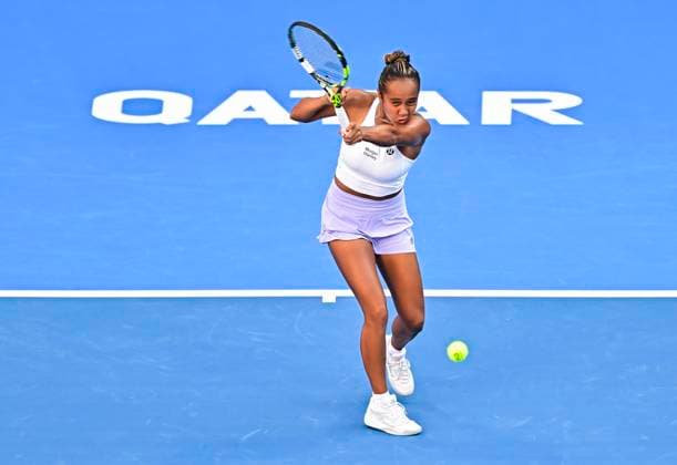 Qatar TotalEnergies Open - Day 4 Leylah Fernandez of Canada is competing in her third-round match against Qinwen Zheng of China at the WTA, Tennis Damen 1000-Qatar TotalEnergies Open tennis tournament at the Khalifa International Tennis Complex in Doha, Qatar, on February 14, 2024. DOHA Qatar  Copyright: xNoushadxThekkayilx originalFilename:varittyakkal-qatartot240214_npczq.jpg