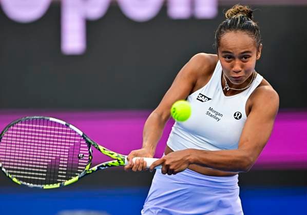 Qatar TotalEnergies Open - Day 4 Leylah Fernandez of Canada is competing in her third-round match against Qinwen Zheng of China at the WTA, Tennis Damen 1000-Qatar TotalEnergies Open tennis tournament at the Khalifa International Tennis Complex in Doha, Qatar, on February 14, 2024. DOHA Qatar  Copyright: xNoushadxThekkayilx originalFilename:varittyakkal-qatartot240214_npMIQ.jpg