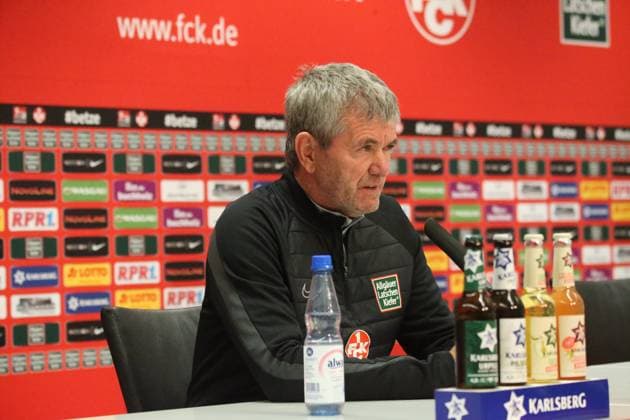 14 02 2024, xmohx, Soccer 2 Bundesliga, 1 FC Kaiserslautern Training emspor, v l Coach Friedhelm Funkel at the first official press conference DFL DFB REGULATIONS PROHIBIT ANY USE OF PHOTOGRAPHS as IMAGE SEQUENCES and or QUASI VIDEO Kaiserslautern