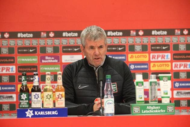 14 02 2024, xmohx, Soccer 2 Bundesliga, 1 FC Kaiserslautern Training emspor, v l Coach Friedhelm Funkel at the first official press conference DFL DFB REGULATIONS PROHIBIT ANY USE OF PHOTOGRAPHS as IMAGE SEQUENCES and or QUASI VIDEO Kaiserslautern