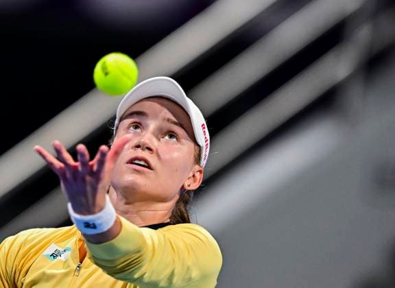 Qatar TotalEnergies Open - Day 4 Elena Rybakina of Kazakhstan is in action during her third-round match against Emma Navarro of the US at the WTA, Tennis Damen 1000-Qatar TotalEnergies Open tennis tournament at the Khalifa International Tennis Complex in Doha, Qatar, on February 14, 2024. DOHA Qatar  Copyright: xNoushadxThekkayilx originalFilename:varittyakkal-qatartot240214_npnLa.jpg