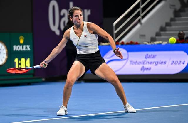 Qatar TotalEnergies Open - Day 4 Emma Navarro of the US is playing in her third-round match against Elena Rybakina of Kazakhstan at the WTA, Tennis Damen 1000-Qatar TotalEnergies Open tennis tournament at the Khalifa International Tennis Complex in Doha, Qatar, on February 14, 2024. DOHA Qatar  Copyright: xNoushadxThekkayilx originalFilename:varittyakkal-qatartot240214_npoEN.jpg