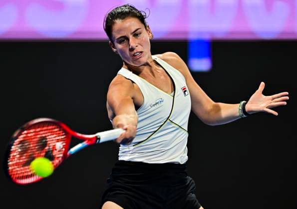 Qatar TotalEnergies Open - Day 4 Emma Navarro of the US is playing in her third-round match against Elena Rybakina of Kazakhstan at the WTA, Tennis Damen 1000-Qatar TotalEnergies Open tennis tournament at the Khalifa International Tennis Complex in Doha, Qatar, on February 14, 2024. DOHA Qatar  Copyright: xNoushadxThekkayilx originalFilename:varittyakkal-qatartot240214_npuHu.jpg