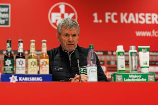 Friedhelm Funkel Coach 1 FC Kaiserslautern , Press conference, 1 FC Kaiserslautern , Football, 2 Bundesliga, Season 2023 2024, 14 02 2024 Friedhelm Funkel Coach 1 FC Kaiserslautern , Press conference, 1 FC Kaiserslautern , Football, 2 Bundesliga, Season 2023 2024, 14 02 2024 Kaiserslautern Copyright: xEibner-Pressefoto AlexanderxNeisx EP_ANS