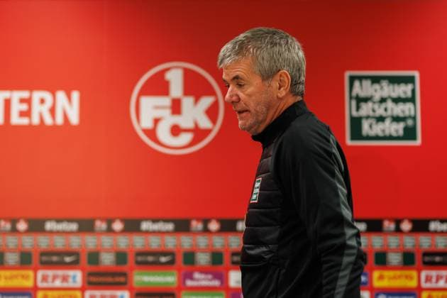 Friedhelm Funkel Coach 1 FC Kaiserslautern , Press conference, 1 FC Kaiserslautern , Football, 2 Bundesliga, Season 2023 2024, 14 02 2024 Friedhelm Funkel Coach 1 FC Kaiserslautern , Press conference, 1 FC Kaiserslautern , Football, 2 Bundesliga, Season 2023 2024, 14 02 2024 Kaiserslautern Copyright: xEibner-Pressefoto AlexanderxNeisx EP_ANS