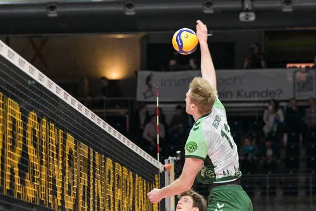 Berlin, Germany February 14, 2024 1 VBL 2023 2024 Berlin Recycling Volleys vs FT 1844 Freiburg In the picture Lennart Heckel FT Freiburg at the warmup Copyright: xFotostandx xReuhlx