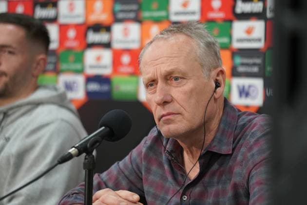 Press conference SC Freiburg in Lens, France PK with coach Christian Streich and Freiburgs Christian Günter before the match in the Europa League 2023 2024, knockout round play-offs against RC Lens at Bollaert Delelis Lens Copyright: xJoeranxSteinsiekx