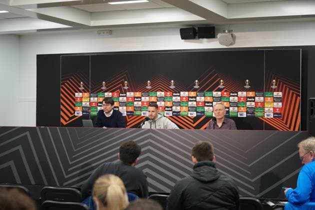 Press conference SC Freiburg in Lens, France PK with coach Christian Streich and Freiburgs Christian Günter before the match in the Europa League 2023 2024, knockout round play-offs against RC Lens at Bollaert Delelis Lens Guenter, Football, Men Copyright: xJoeranxSteinsiekx