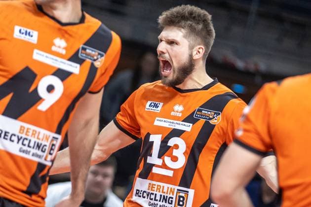 14 02 2024, Berlin, Volleyball 1 Bundesliga, Men, Matchday 19, BR Volleys FT 1844 Freiburg, Max Schmeling Halle Berlins Ruben Schott celebrates after BR Volleys FT 1844 Freiburg win a point
