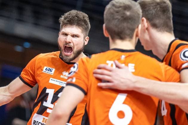 14 02 2024, Berlin, Volleyball 1 Bundesliga, Men, Matchday 19, BR Volleys FT 1844 Freiburg, Max Schmeling Halle Berlins Ruben Schott celebrates after BR Volleys FT 1844 Freiburg win a point